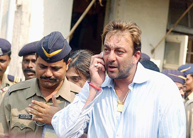 संजय दत्त कब-कब गए जेल