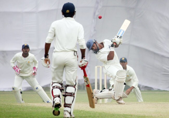 पहले ही टेस्ट मैच में 'शिखर पर धवन'