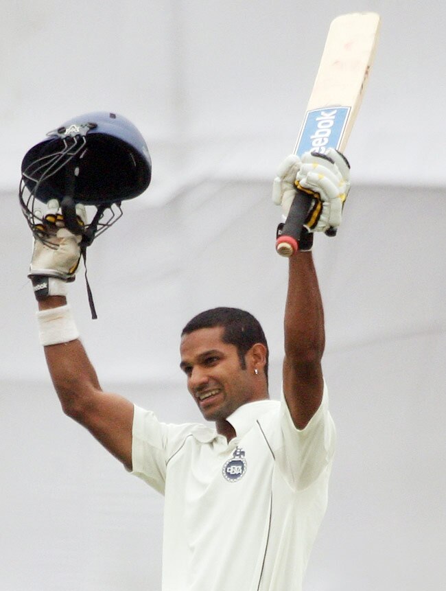 पहले ही टेस्ट मैच में 'शिखर पर धवन'