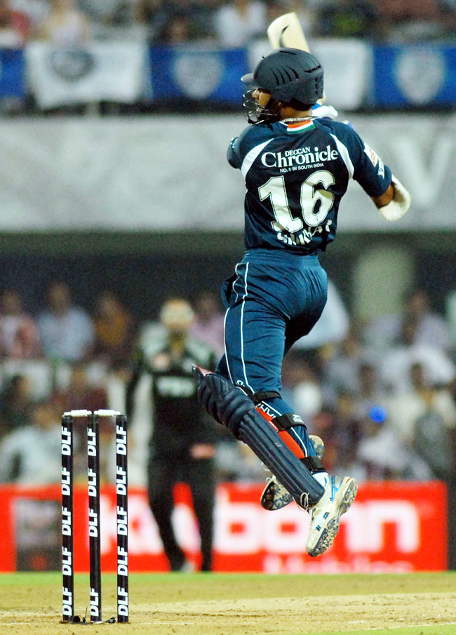 पहले ही टेस्ट मैच में 'शिखर पर धवन'