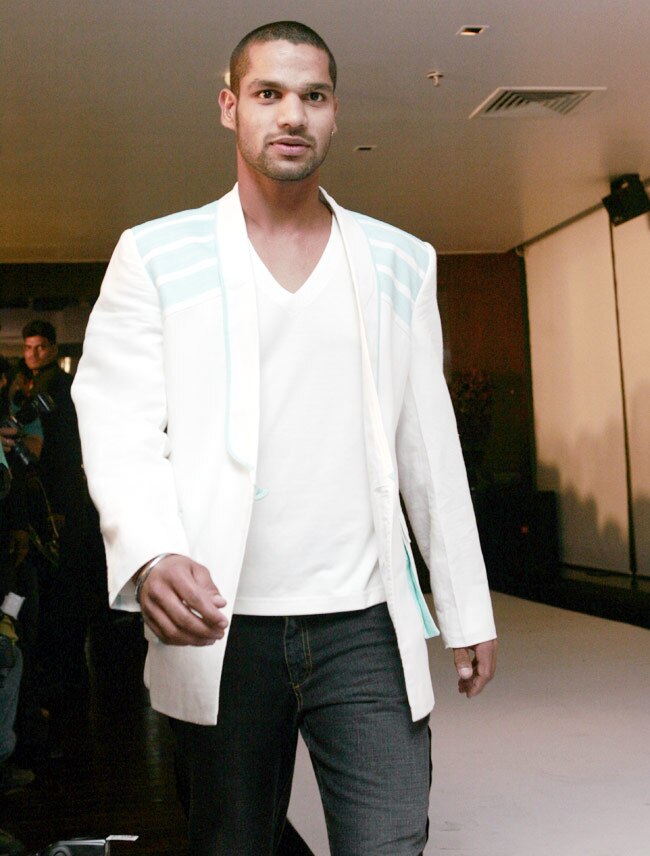 पहले ही टेस्ट मैच में 'शिखर पर धवन'