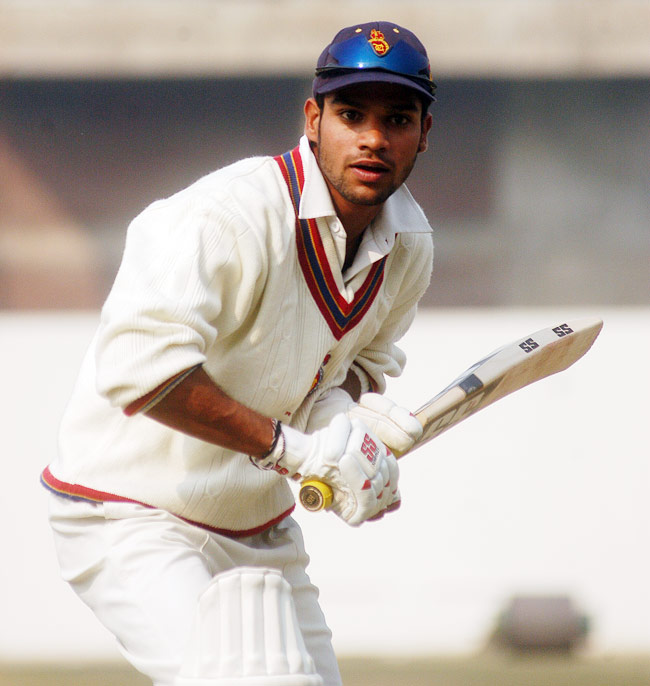 पहले ही टेस्ट मैच में 'शिखर पर धवन'