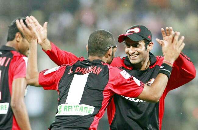 पहले ही टेस्ट मैच में 'शिखर पर धवन'