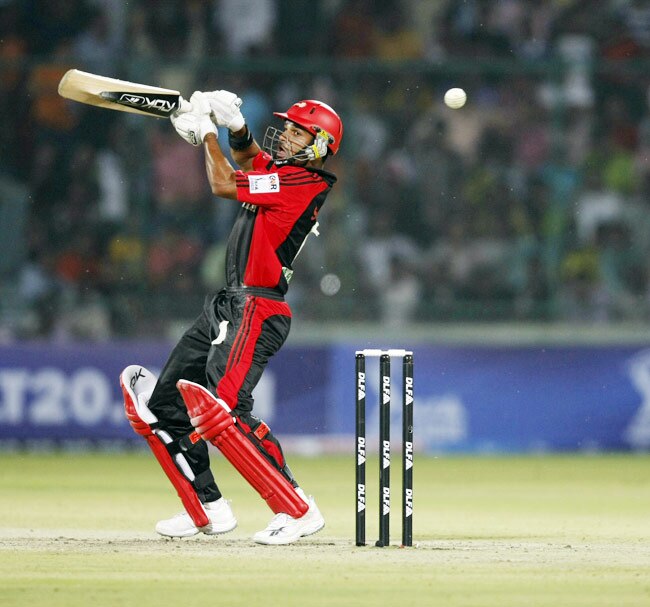 पहले ही टेस्ट मैच में 'शिखर पर धवन'