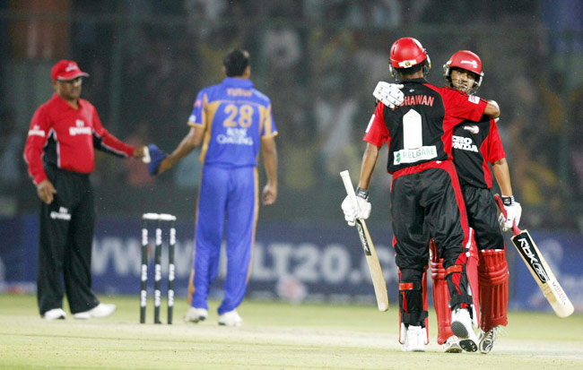 पहले ही टेस्ट मैच में 'शिखर पर धवन'