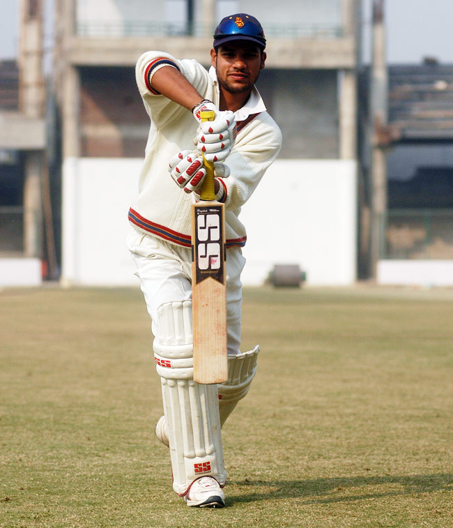 पहले ही टेस्ट मैच में 'शिखर पर धवन'