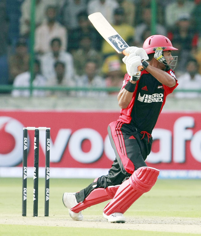 पहले ही टेस्ट मैच में 'शिखर पर धवन'