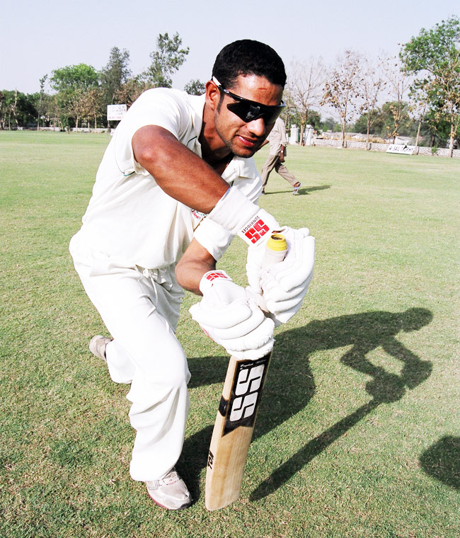 पहले ही टेस्ट मैच में 'शिखर पर धवन'