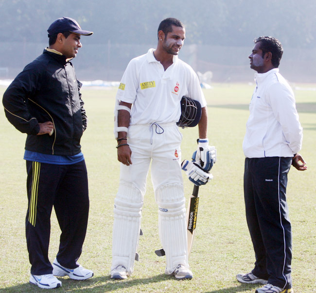 पहले ही टेस्ट मैच में 'शिखर पर धवन'