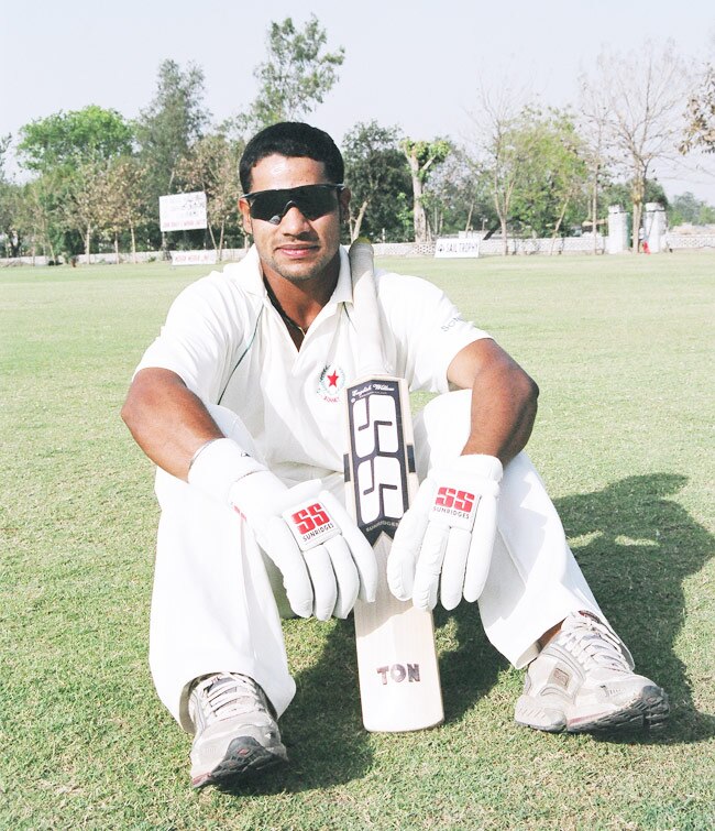 पहले ही टेस्ट मैच में 'शिखर पर धवन'