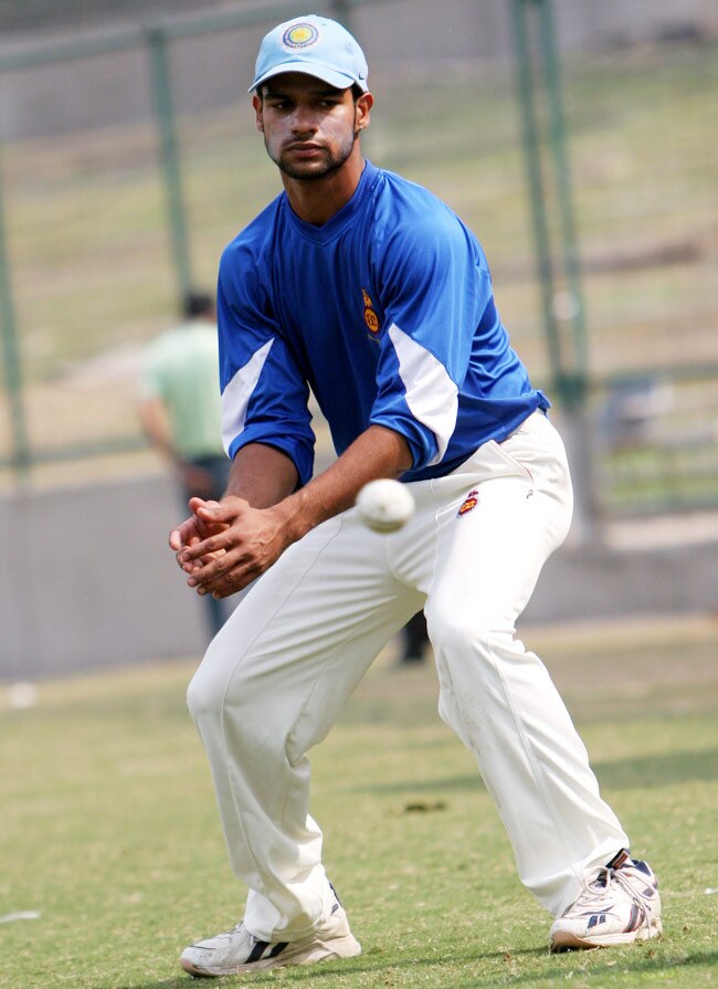 पहले ही टेस्ट मैच में 'शिखर पर धवन'