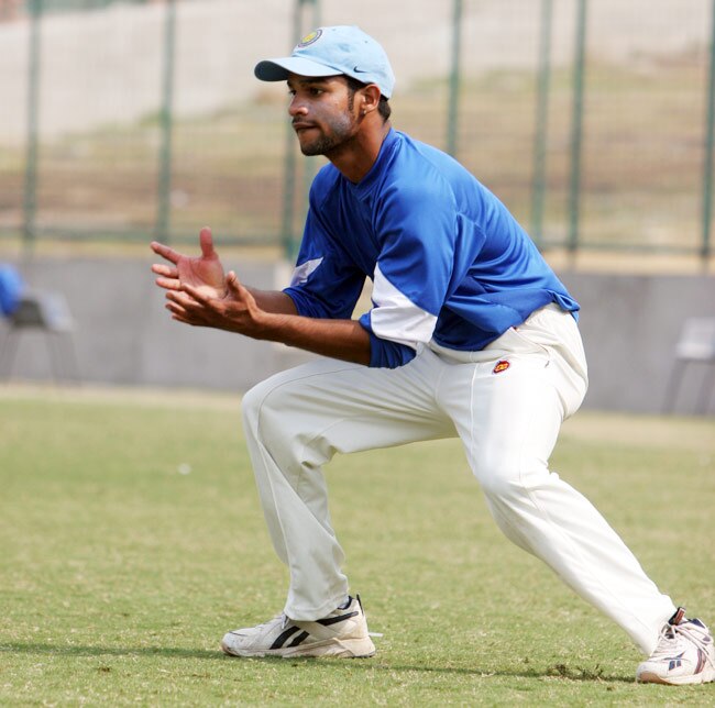 पहले ही टेस्ट मैच में 'शिखर पर धवन'