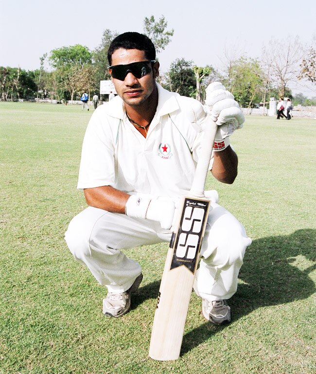 पहले ही टेस्ट मैच में 'शिखर पर धवन'