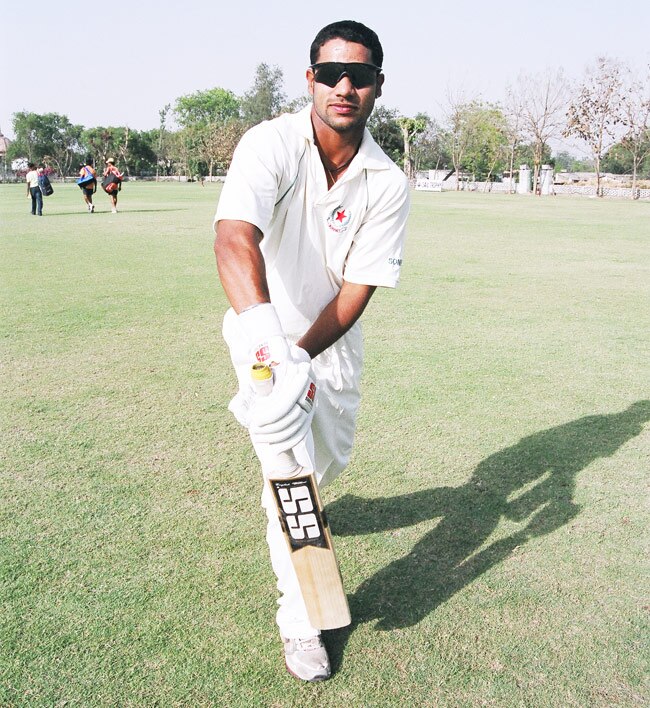 पहले ही टेस्ट मैच में 'शिखर पर धवन'