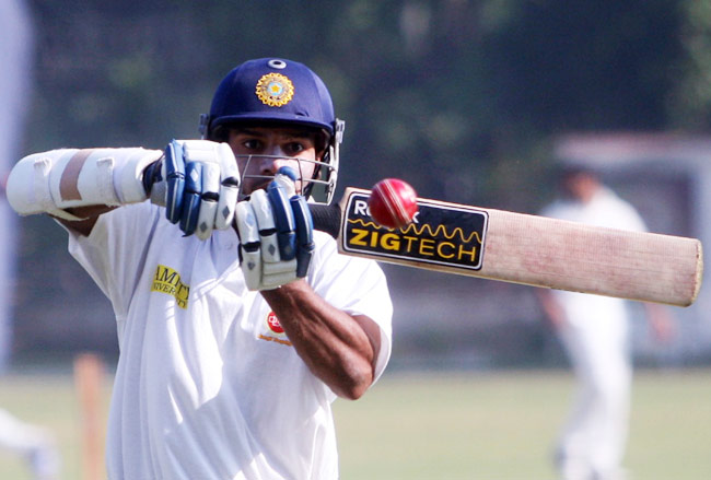 पहले ही टेस्ट मैच में 'शिखर पर धवन'