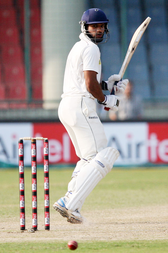 पहले ही टेस्ट मैच में 'शिखर पर धवन'