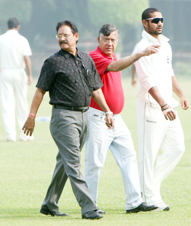 पहले ही टेस्ट मैच में 'शिखर पर धवन'