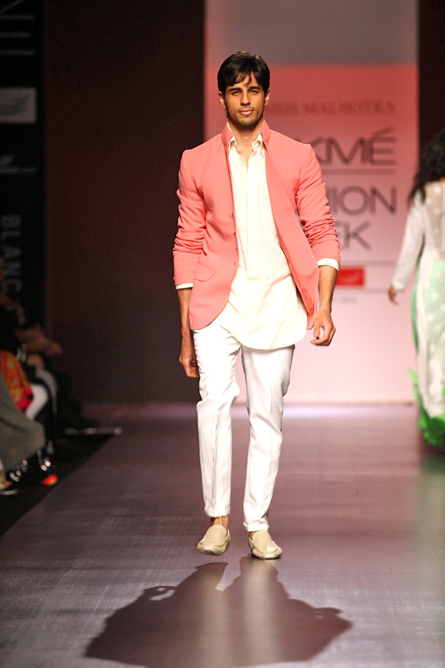 LFW: मनीष मल्होत्रा का भारतीय सिनेमा को सलाम