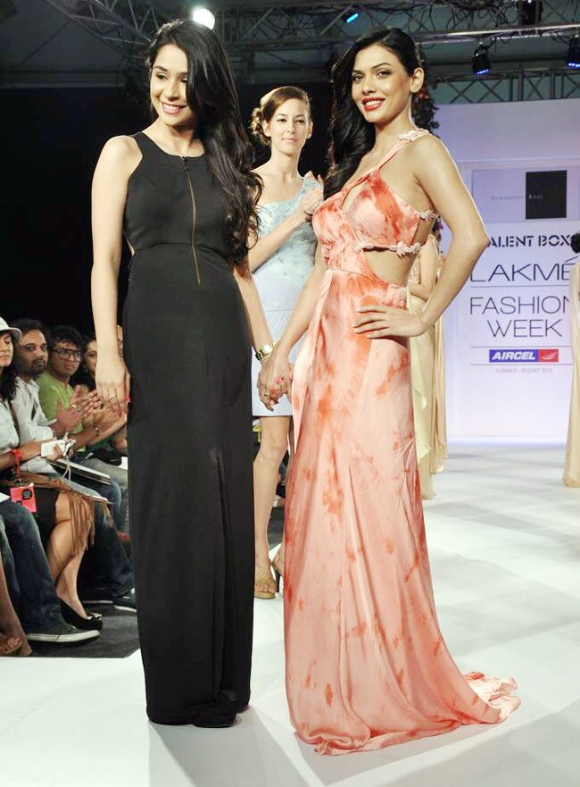 लैक्‍मे फैशन वीक के रैंप पर शाहिद कपूर  | ग्लैमर का तड़का