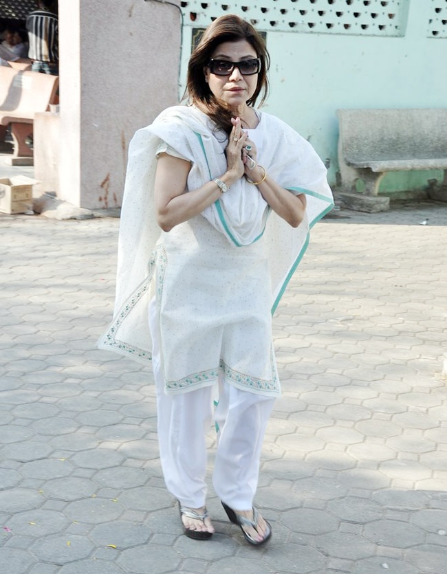 सोनू निगम की मां का हुआ अंतिम संस्‍कार