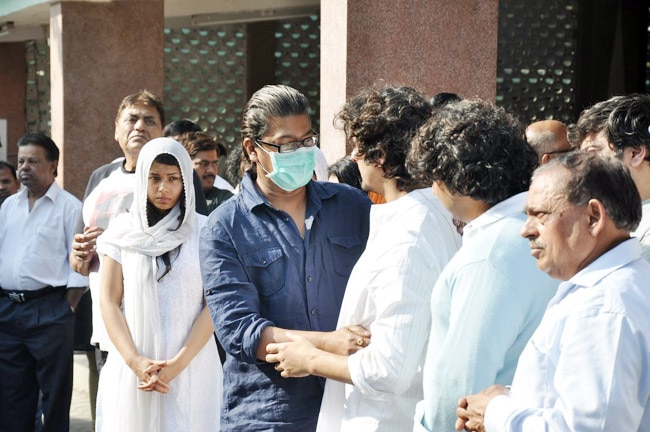 सोनू निगम की मां का हुआ अंतिम संस्‍कार