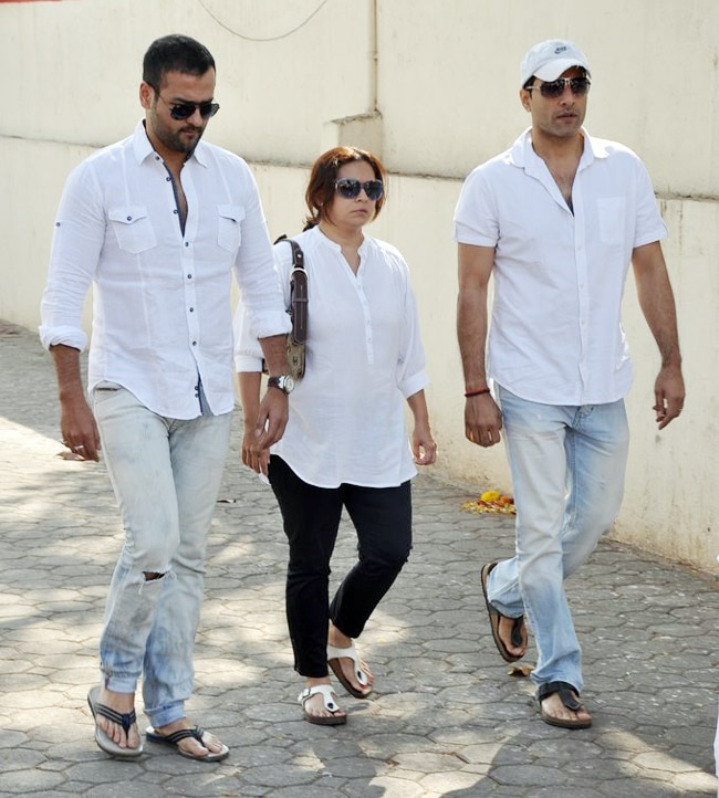 सोनू निगम की मां का हुआ अंतिम संस्‍कार