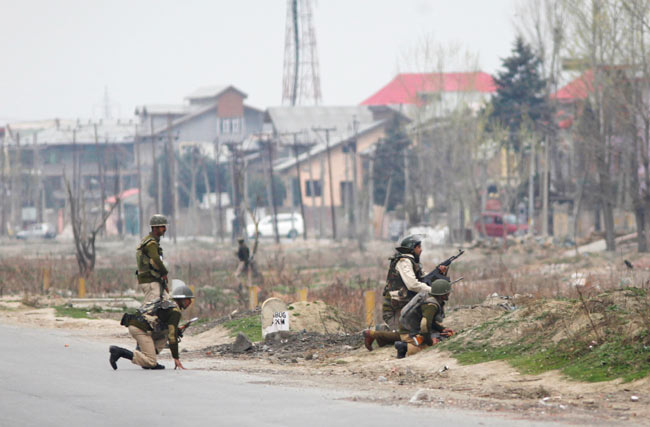 श्रीनगर में आतंकी हमले की तस्‍वीरें