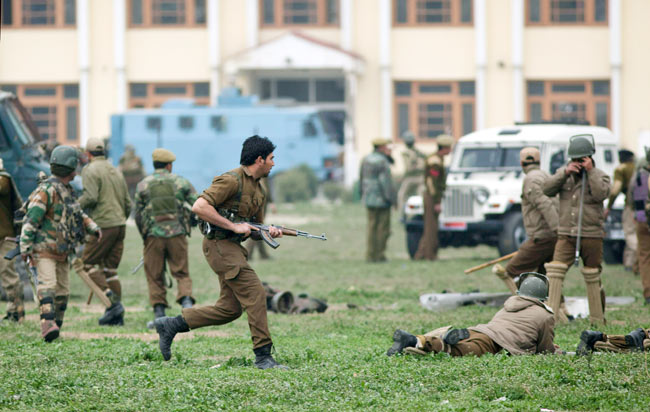श्रीनगर में आतंकी हमले की तस्‍वीरें