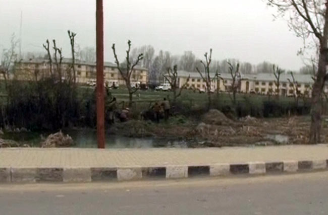 श्रीनगर में आतंकी हमले की तस्‍वीरें