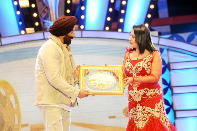 पीटीसी अवार्ड्स में बॉलीवुड सितारे | बोल्‍ड बालाएं