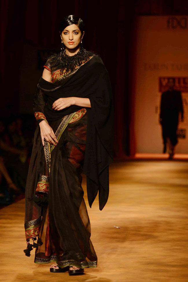 वि‍ल्‍स इंडि‍या फैशन वीक: दूसरे दिन के जलवे...