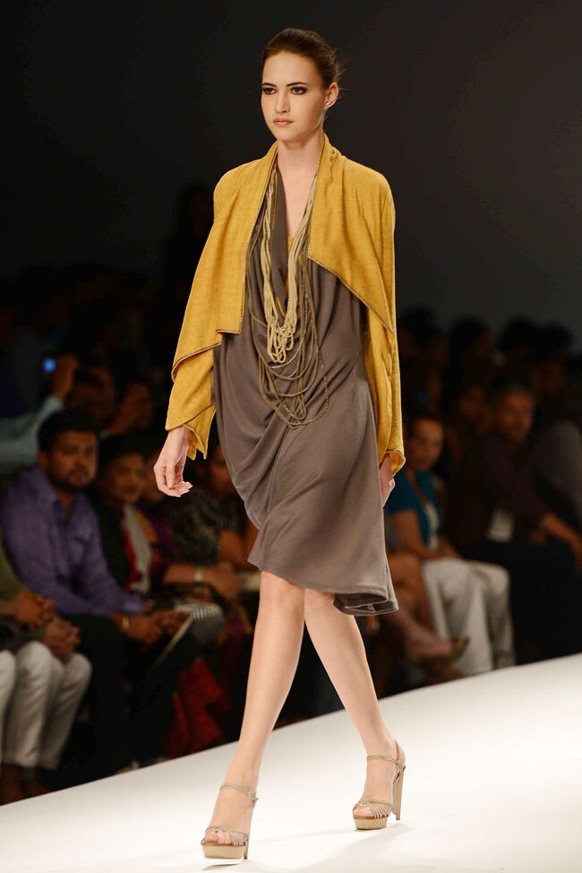 वि‍ल्‍स इंडि‍या फैशन वीक: दूसरे दिन के जलवे...