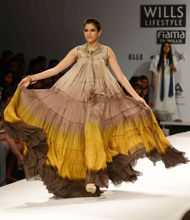 वि‍ल्‍स इंडि‍या फैशन वीक: दूसरे दिन के जलवे...