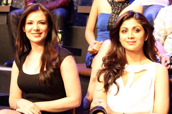 सुपर फाइट लीग-14 के शुभारंभ पर पहुंचे सितारे | ग्लैमर का तड़का