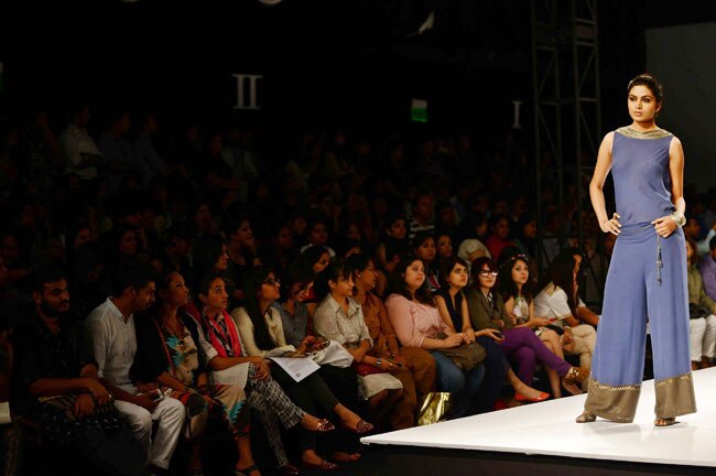 वि‍ल्‍स इंडि‍या फैशन वीक: दूसरे दिन के जलवे...