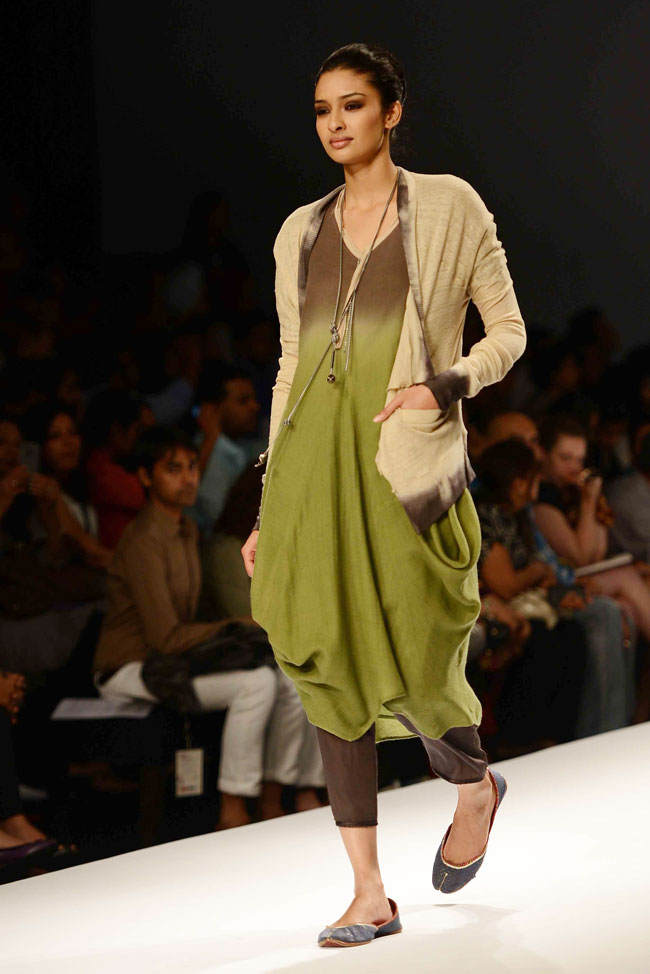 वि‍ल्‍स इंडि‍या फैशन वीक: दूसरे दिन के जलवे...