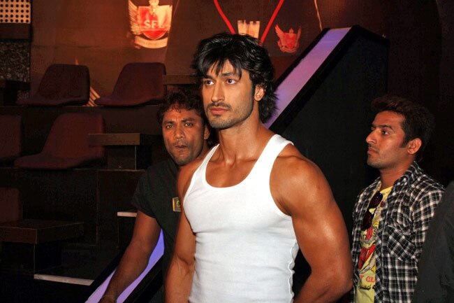 सुपर फाइट लीग-14 के शुभारंभ पर पहुंचे सितारे | ग्लैमर का तड़का