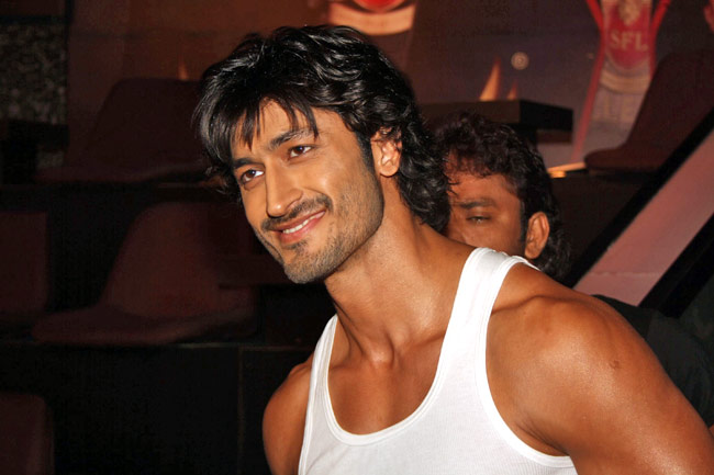 सुपर फाइट लीग-14 के शुभारंभ पर पहुंचे सितारे | ग्लैमर का तड़का