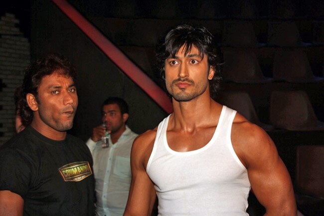 सुपर फाइट लीग-14 के शुभारंभ पर पहुंचे सितारे | ग्लैमर का तड़का