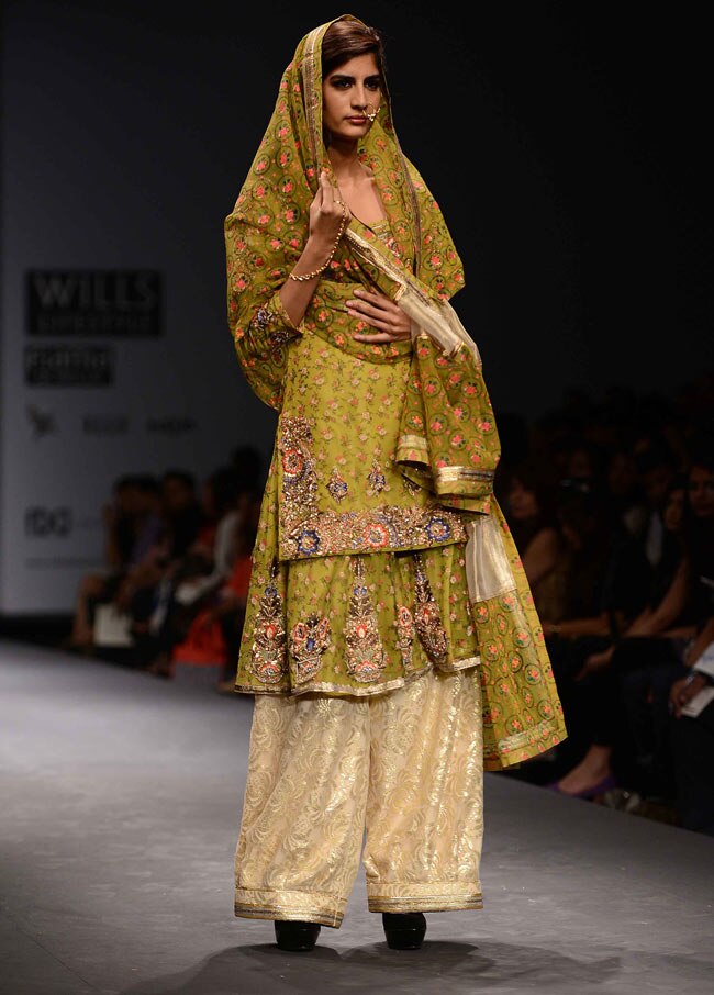 देखें विल्स फैशन वीक का पहला दिन