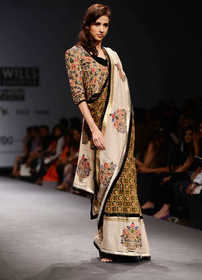 देखें विल्स फैशन वीक का पहला दिन