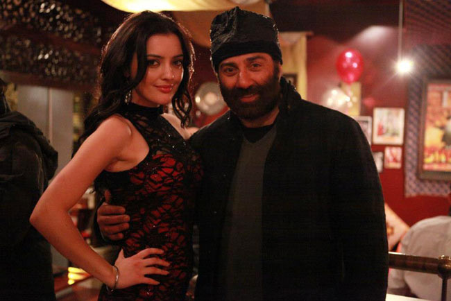 तस्‍वीरों में देखें 'यमला पगला दीवाना 2' की झलक