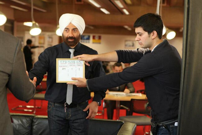 तस्‍वीरों में देखें 'यमला पगला दीवाना 2' की झलक