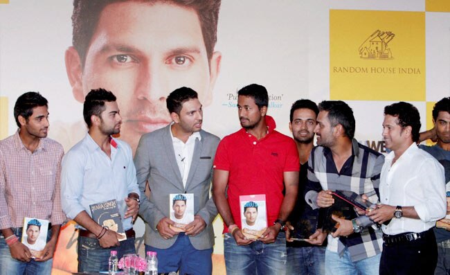 युवी की किताब का विमोचन | सचिन ने रोके थे आंसू