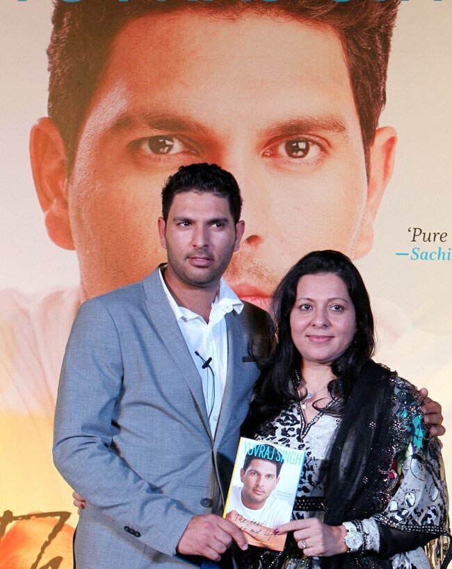 युवी की किताब का विमोचन | सचिन ने रोके थे आंसू