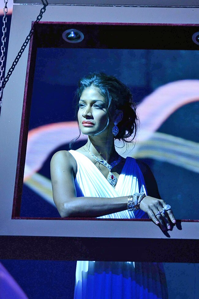 इंडिया इंटरनेशनल ज्वेलरी वीकः रैंप पर बिखरी खूबसूरती