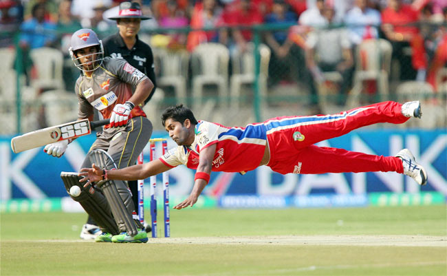 बैंगलोर ने हैदराबाद से हिसाब चुकता किया