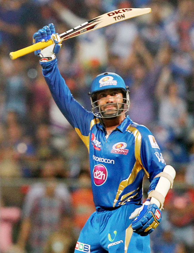 कार्तिक, रोहित के तूफान में उड़ी दिल्‍ली