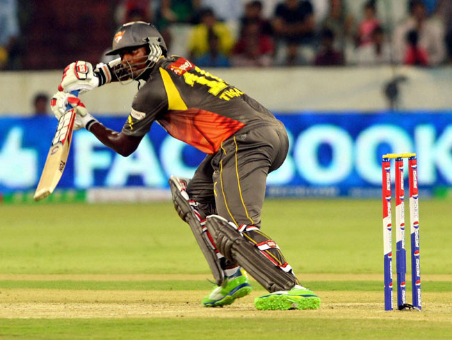 हैदराबाद का शानदार आगाज, पुणे को हराया