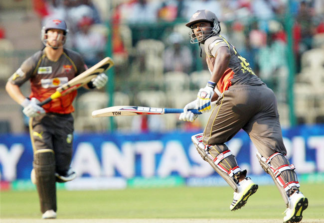 बैंगलोर ने हैदराबाद से हिसाब चुकता किया